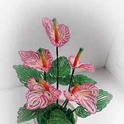 Красивый цветочек из бисера