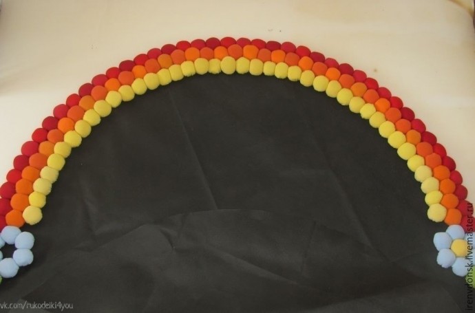 Разноцветный коврик из трикотажа