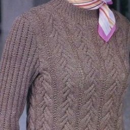 Красивый вязаный свитер