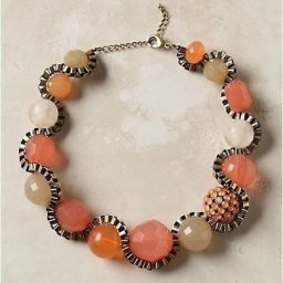 Ожерелье из толстой цепочки и бусин