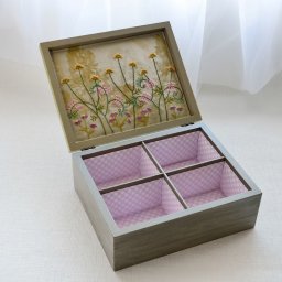 Декор шкатулки хлопком, который окрашен травами