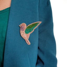 Замечательная брошь-птичка