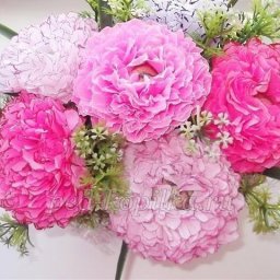 ​Букет пионов с конфетами