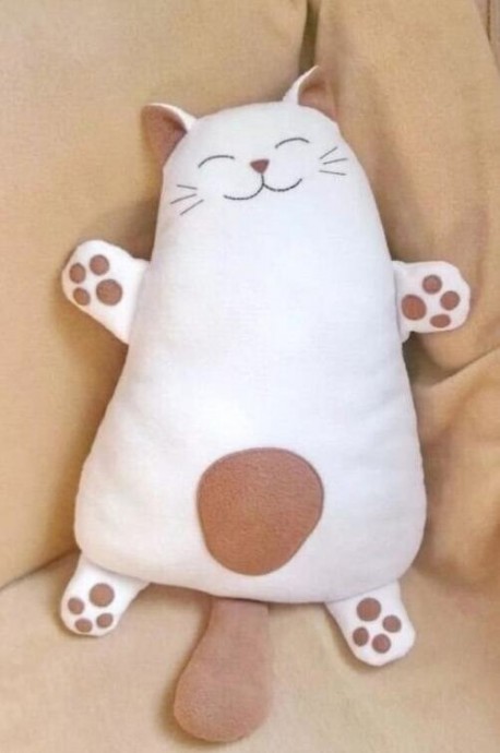 Счастливый котик-подушка