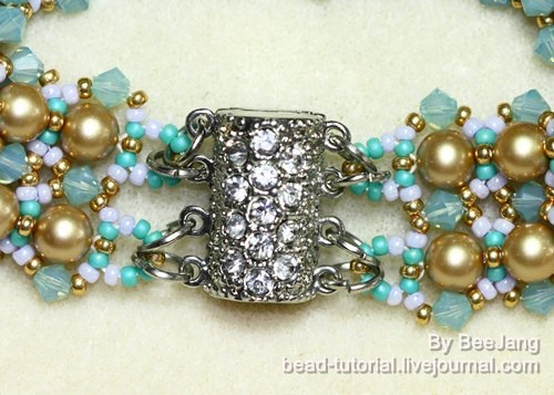 ​Браслет с крупными золотыми бусинами