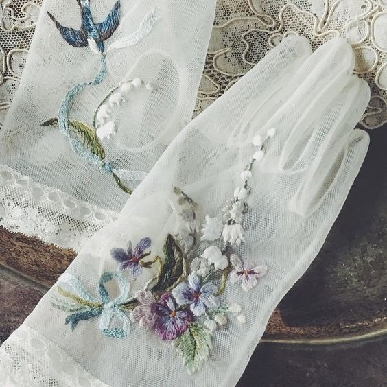 Украшаем одежду вышивкой