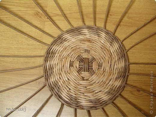 Ваза из газетных трубочек