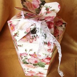 Весенняя цветочная коробочка