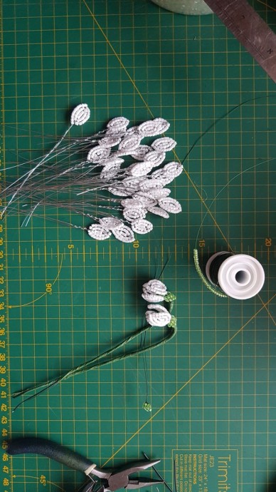 ​Крокусы из бисера