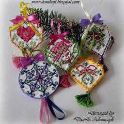 Подвески на ёлку с вышивкой