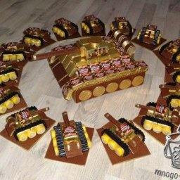 Танк из конфет