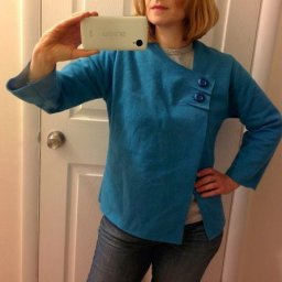 ​Кардиган с ассиметричной застежкой из свитера или свитшота