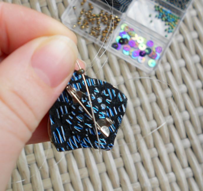 Брошь в виде мухи