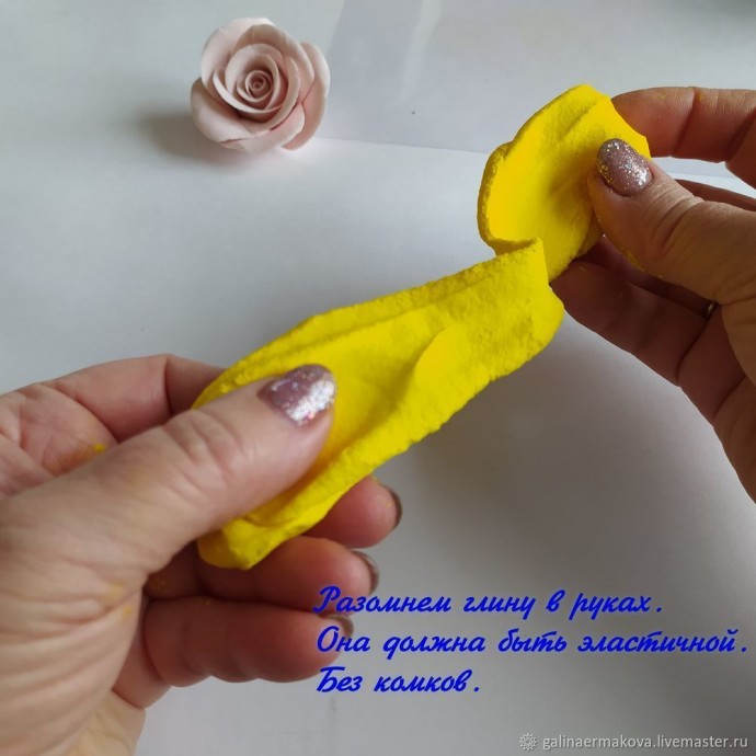 Роза из зефирной полимерной глины