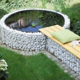 Высокий прудик с лежаком для релакса своими руками или габионы в дело