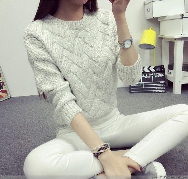 Пуловер с интересным графичным узором