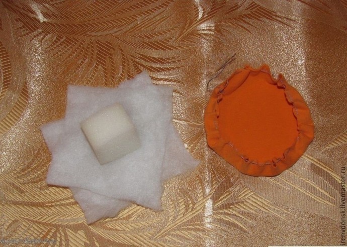 Разноцветный коврик из трикотажа