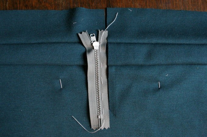 Молния на трикотажной юбке