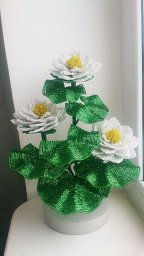 Очаровательный цветок в горшке из бисера