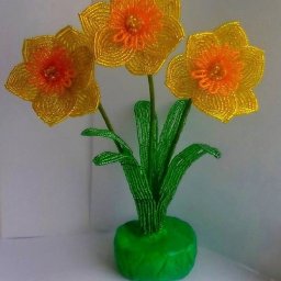 Нарциссы из бисера