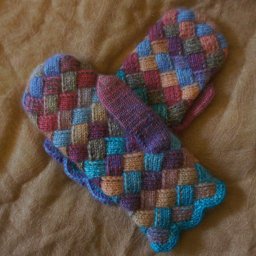 Имитация лоскутных варежек в технике энтерлак