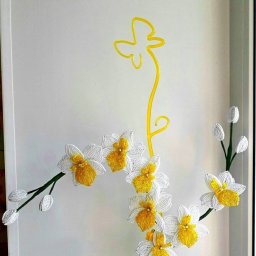 Нарциссы из бисера