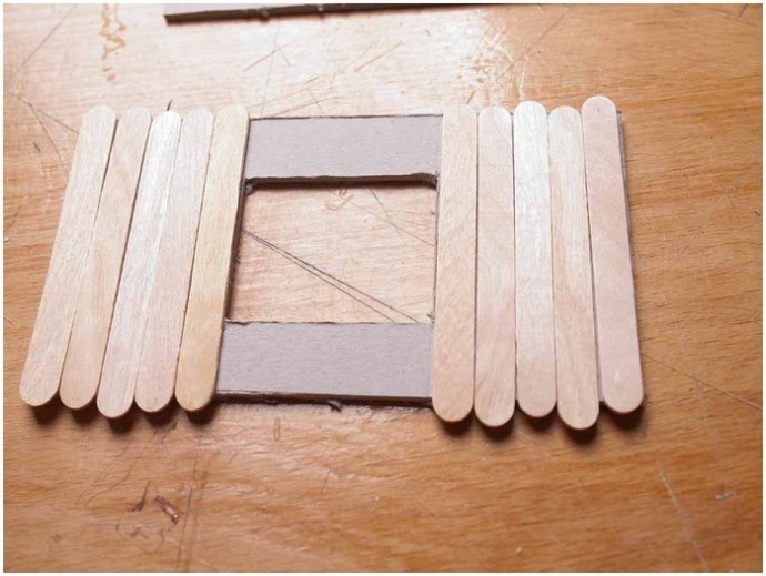 Домик на колесах из картона и палочек от мороженого