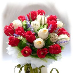 Интересный вариант создания букета цветов из конфет