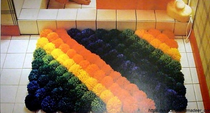 Помпоны бывают не только на шапочках Помпоны бывают не только на шапочках