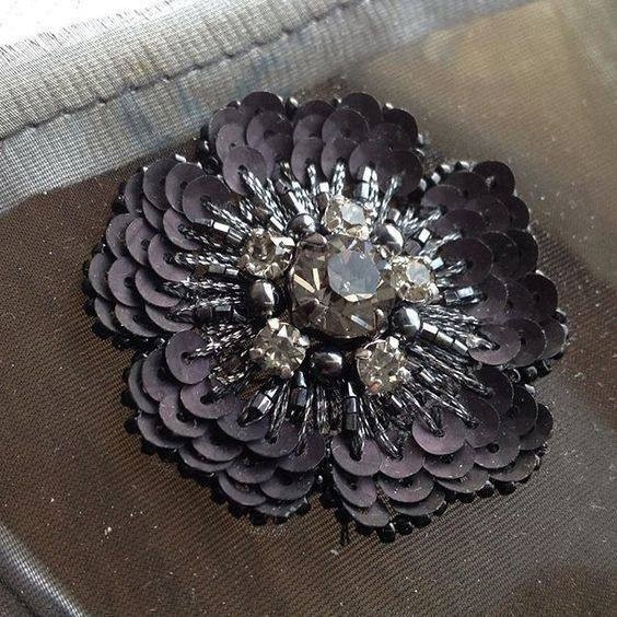 Роскошная вышивка с пайетками Роскошная вышивка с пайетками