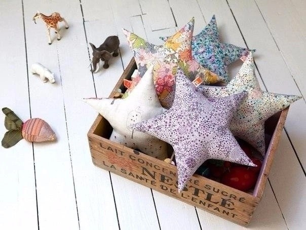 Декоративная подушечки в виде звезды Декоративная подушечки в виде звезды