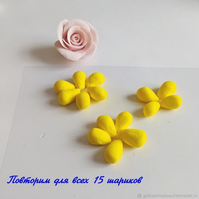 Роза из зефирной полимерной глины