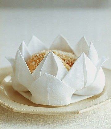 Красиво оформляем салфетку цветком Красиво оформляем салфетку цветком