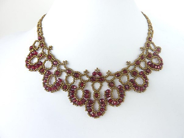 Восхитительное колье из бисера