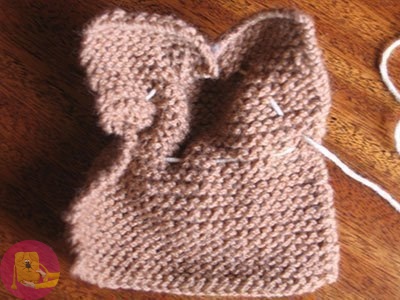 Зайчик из вязаного квадрата