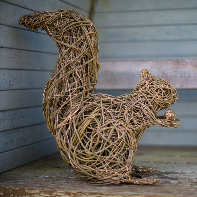 Чудесные садовые фигуры из веточек