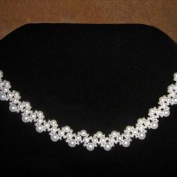 Ожерелье из жемчужин и бисера