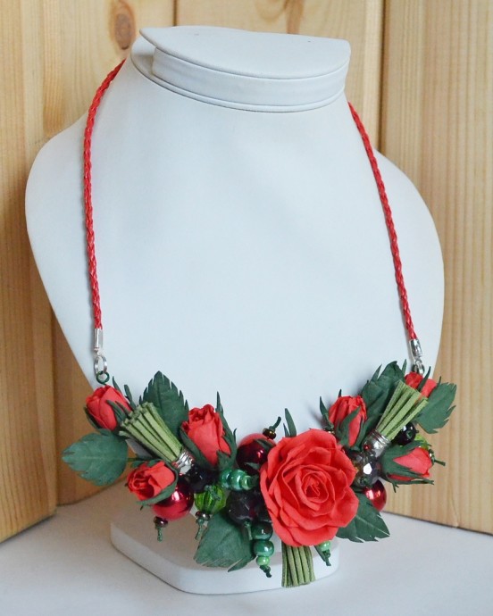 ​Идеи ярких и красочных колье к новому году