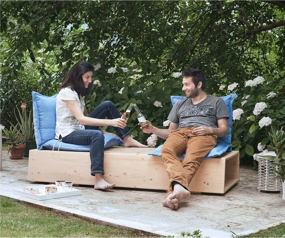 Интересная идея мебели для дачи