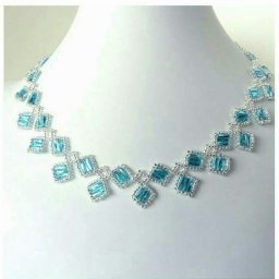 Изысканное колье из бисера и стекляруса