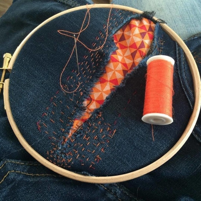 ​Как интересно заштопать джинсы