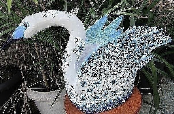 Мусор превращаем в красоту: лебедь из пластиковой бутылки