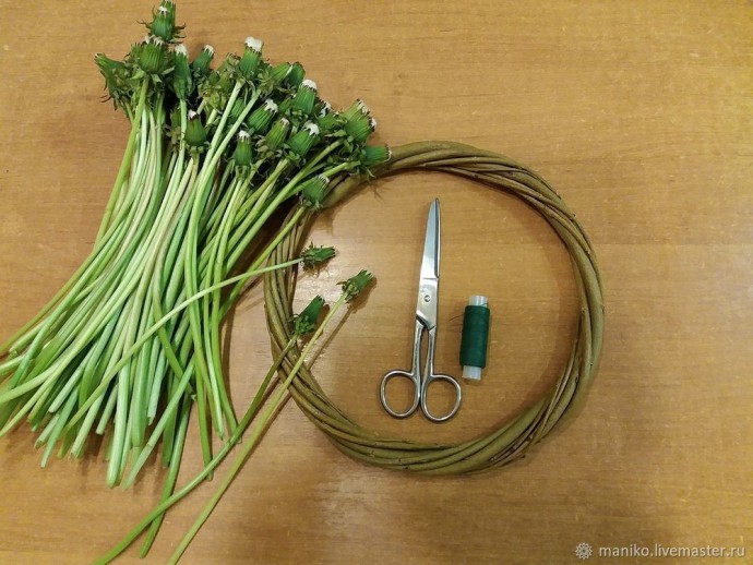 Венок из одуванчиков