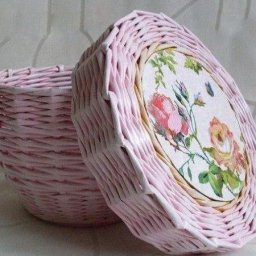 ​Круглая шкатулочка из газетных трубочек: мастер-класс