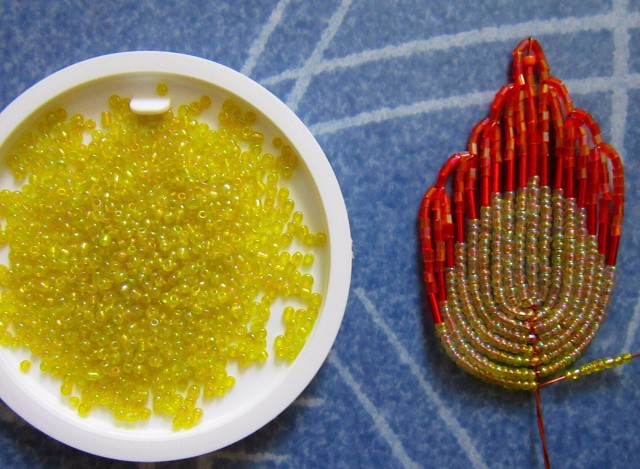 Невероятно красивые цветы из бисера