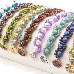 Извилистый браслет с бисером магатама