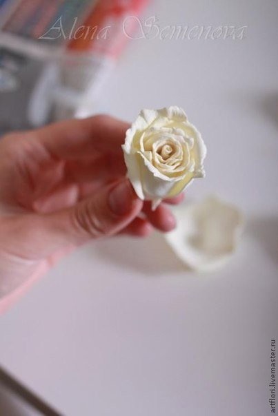 ​Как легко и быстро сделать красивую розу из фоамирана