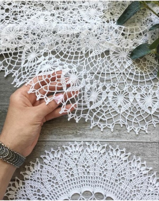 ​Роскошная вязаная салфетка