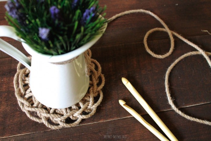 Вязание на руках: подставка