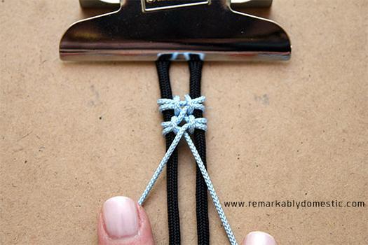 Браслет из шнурков
